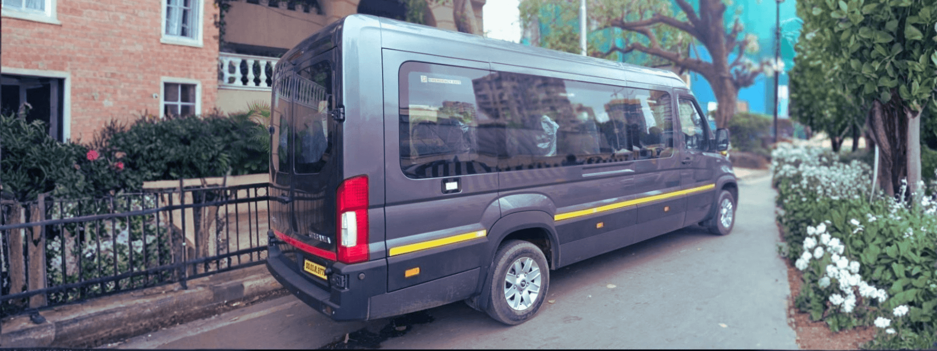 17 Seater Force Urbania on rent in Lucknow